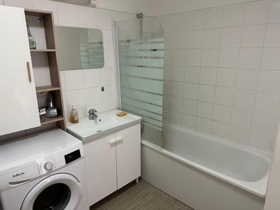 Appartement Proche Chu Avec Balcon Et Parking Lille Extérieur photo
