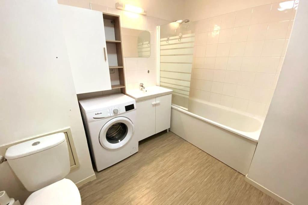 Appartement Proche Chu Avec Balcon Et Parking Lille Extérieur photo